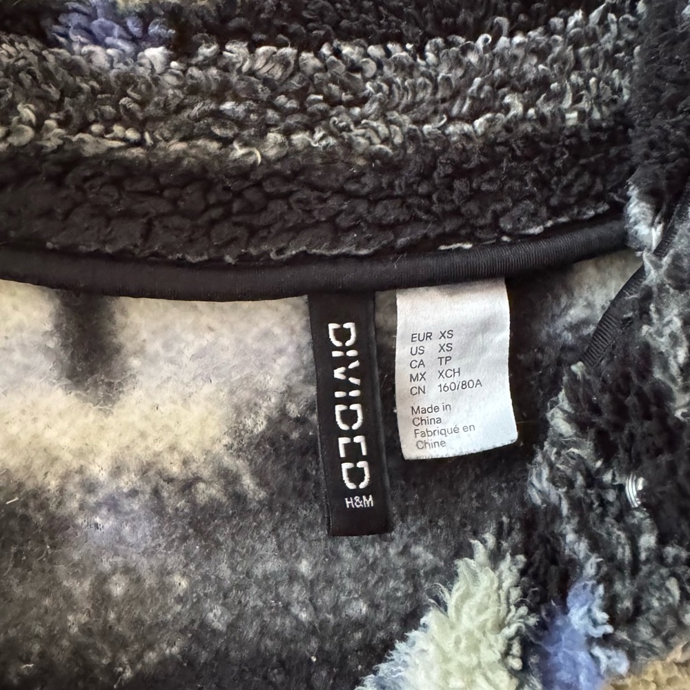 H&M Divided Textured Jacket - Picture 2 of 2